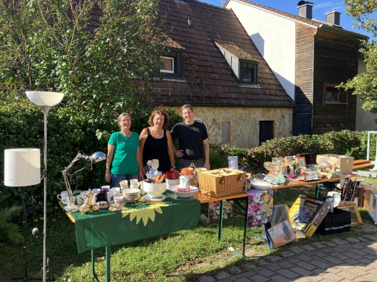 Flohmarktstand beim Gemeindefest der evangelischen Kirche Etzelwang
